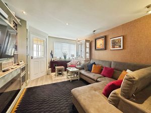 Lounge- click for photo gallery